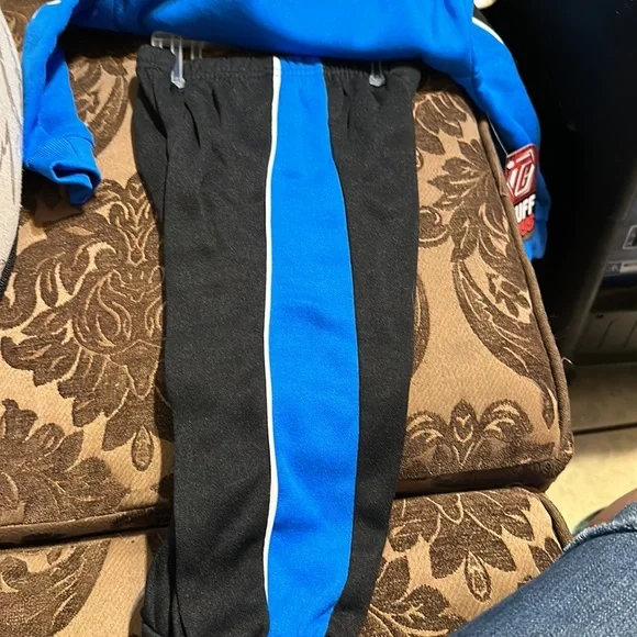 Set - Picture 2 of 4